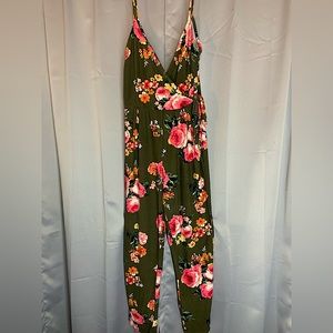 High Ankle Floral Romper With V Cut. Size XL